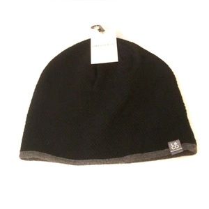 3/20$ NWT Larsson & co beanie